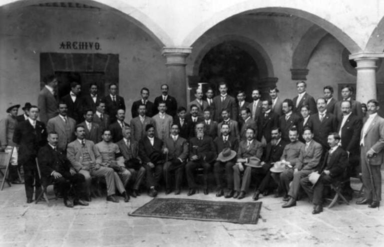 Qué Plantea La Constitución De 1917 historiauniversal.org